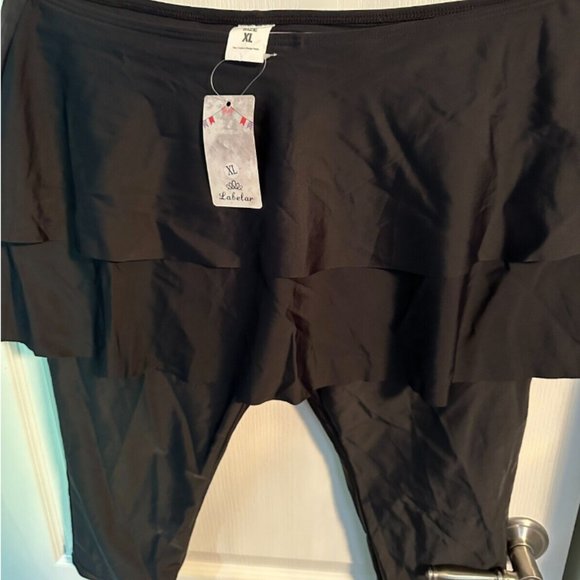 Labelar Other - NWT SZ XL LABELAR Skirted Swim Capris Women Layered Ruffle Bottoms BLACK!